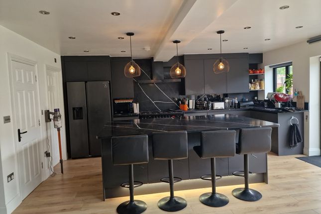 9, Howard Close, London photo 3