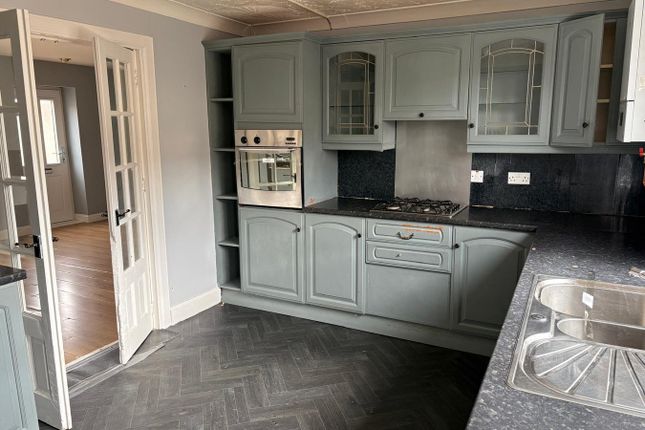 107, Kirkland Gardens, Lochgelly photo 4