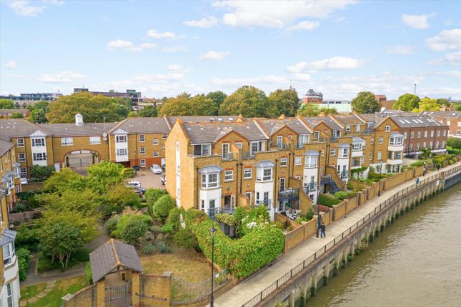 Thumbnail Terraced house for sale in Malthouse Drive, London