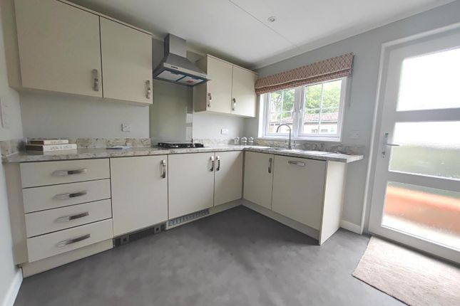 47, Brownfield Gardens, Maidenhead photo 2