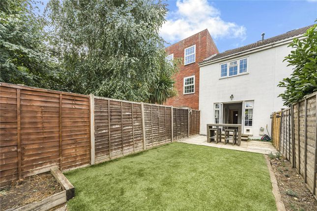 5, Belgrave Close, Walton On Thames photo 4