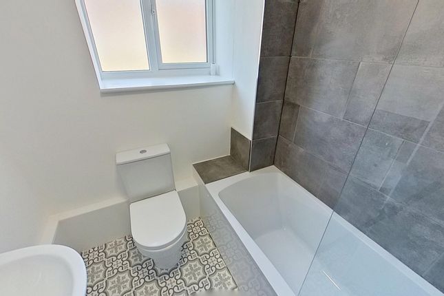 104, Regency Court, Girlington, Bradford photo 4
