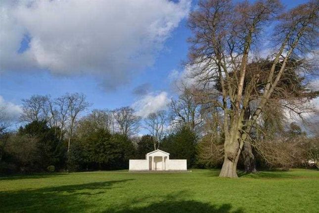 Wyel Lodge, Edgware photo 4