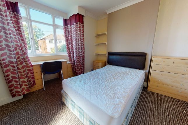 5, Spring Bank Crescent Headingley, Leeds photo 2
