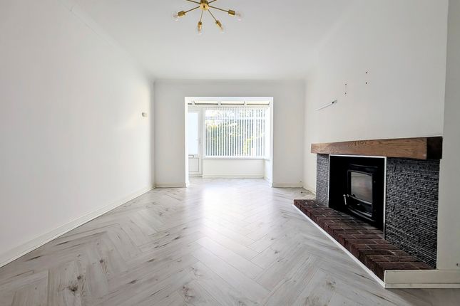 15, Coedcae Lane, PONTYCLUN photo 3