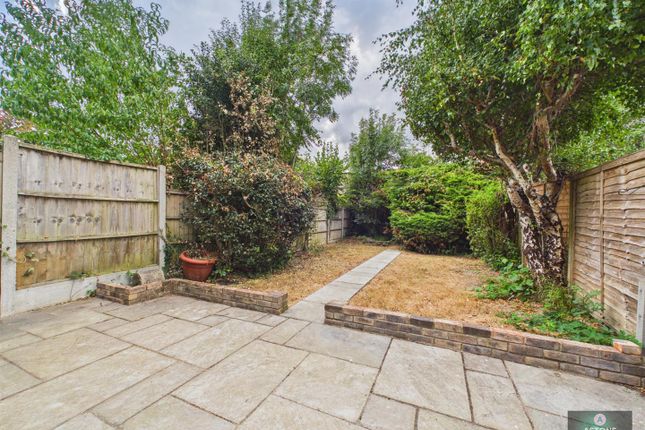 21, Constable Road, Crawley photo 4