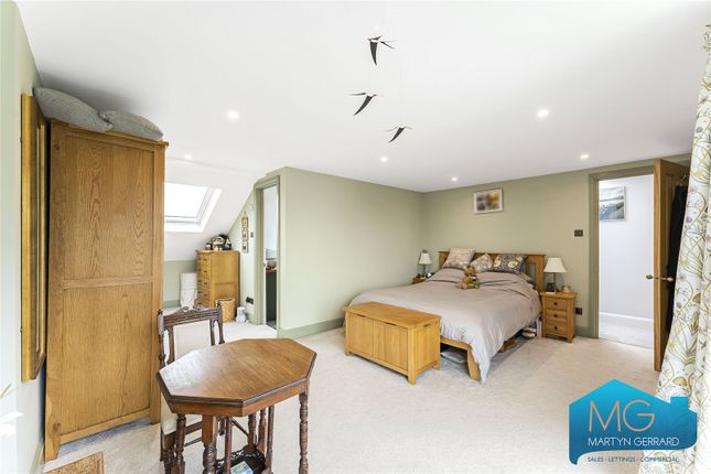 52, Kelvin Avenue, London photo 4