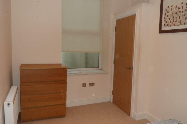 Flat 3-32 Christian Road photo 5