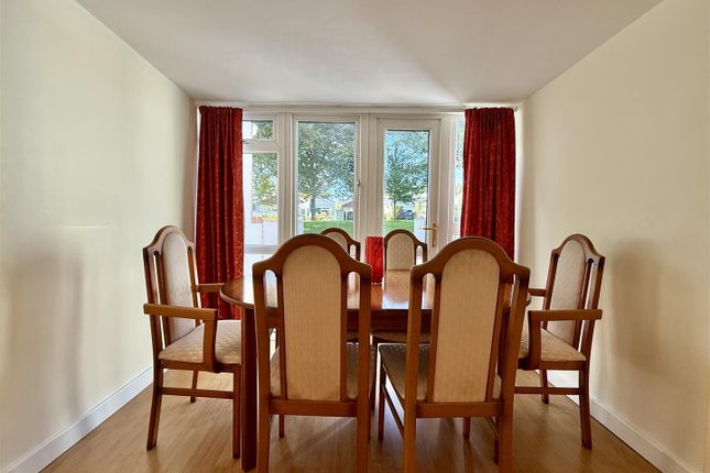 53, Cumber Drive, Brixham photo 4