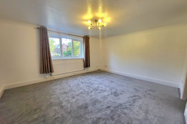 Flat 2, 69 Heaton Moor Road, Stockport photo 4