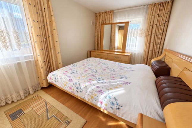 Flat 32 Orme House, Haggerston Road, London photo 3