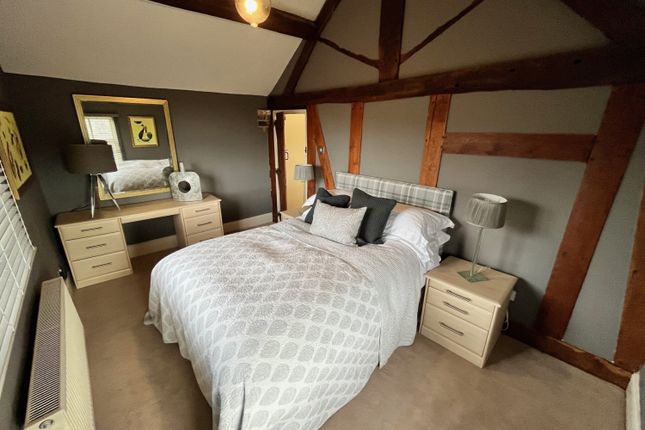 Barn conversion to rent in Barthomley, Crewe, Cheshire
