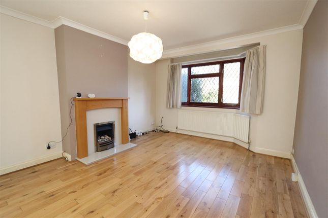 Semi-detached house to rent in Rochford Avenue, Shenfield, Brentwood