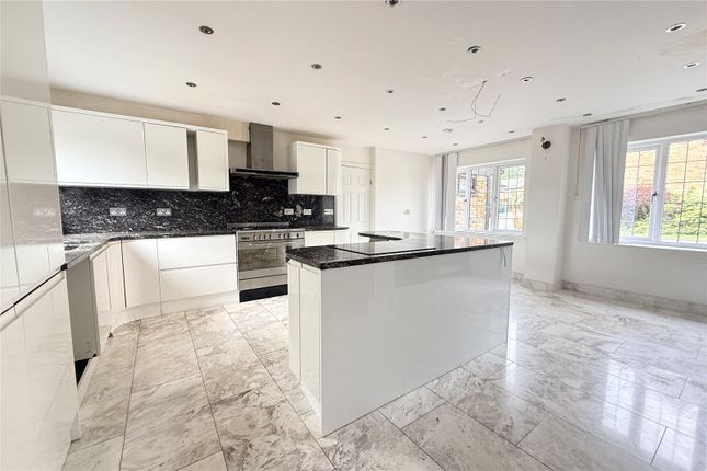 12, Redditch, Berkshire photo 2