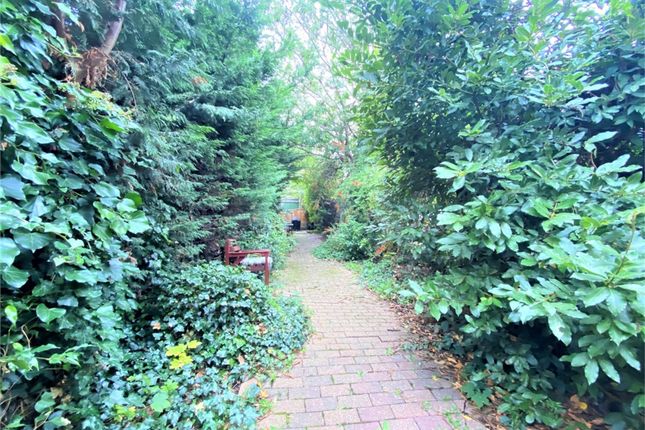 10 The Green, West Drayton photo 2