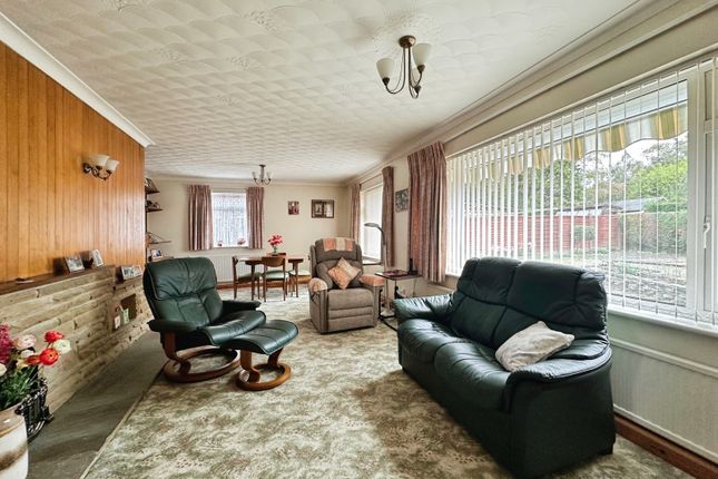62, Rosemary Gardens, Camberley photo 4