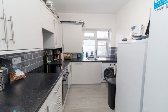 4 Heronsgate, Edgware photo 3