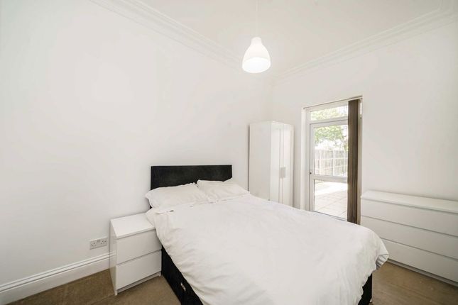 Flat 2, 1, Madeley Road, London photo 3
