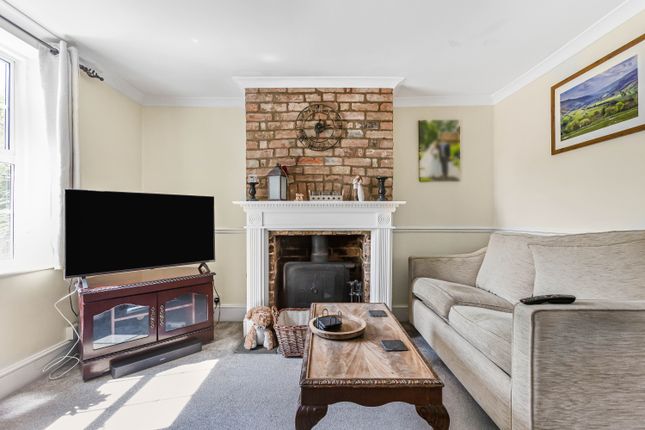 17, London Road, Woolmer Green photo 4