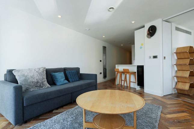 Flat 168, Eagle Point, London photo 3