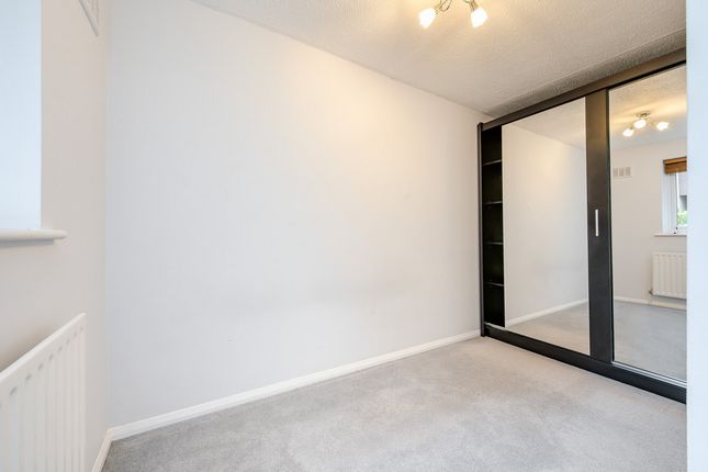 15, Inkerman Road, Woking photo 3