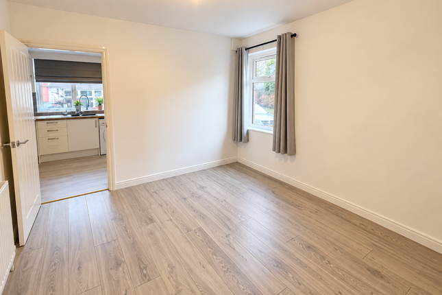 117, Warrington photo 3
