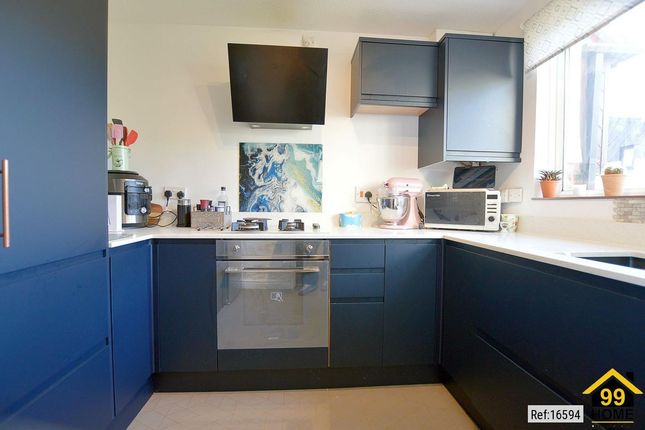10, Gainsborough Close, Torquay photo 5