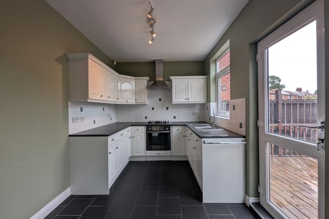 25, Sandriggs, Darlington photo 3