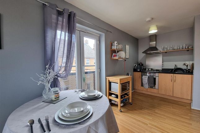 267 Longacres, Bridgend photo 4