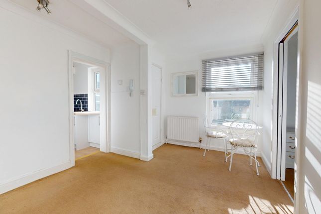 Flat 5, 12,, Wellesley Villas, Ashford photo 3