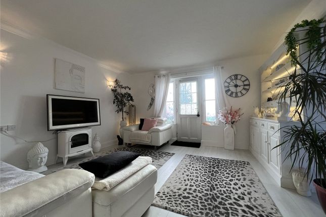 2 Bucklers Lodge,, Anchorage Way, Hampshire photo 4