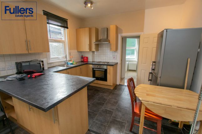 194, Lyndhurst Road, London photo 3