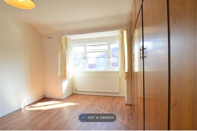 Northampton Avenue, Slough photo 4