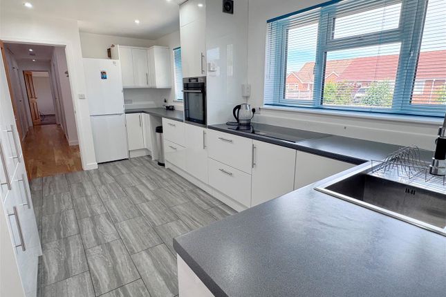 Rosine, Byron Close, Newbury photo 3