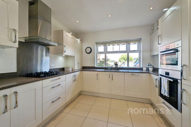 2, Greenacre Close, Hampshire photo 4