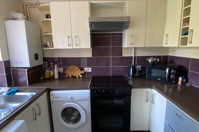 Shared accommodation to rent in Bentley Green, West End, Southampton