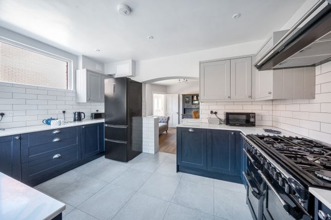 2, Wood Street, Ash Vale photo 2
