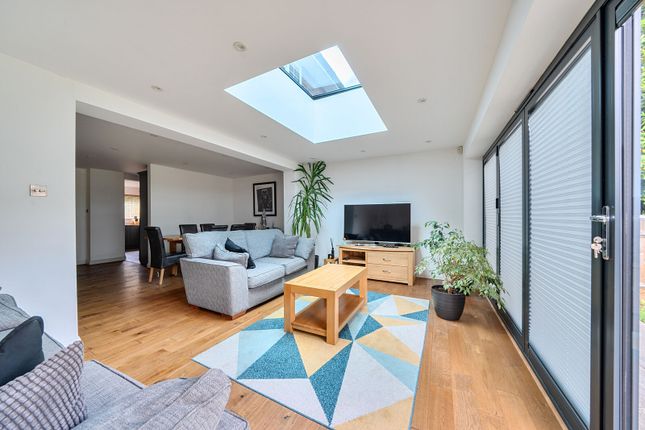 Tolworth Rise South, Surbiton photo 4