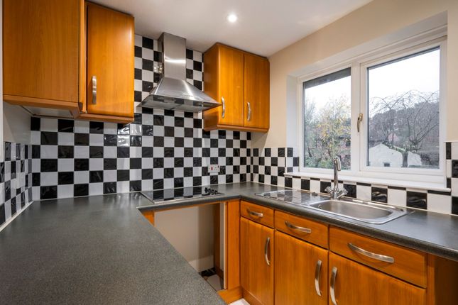 83 Chisbury Close, Bracknell photo 3