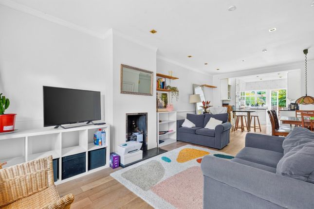 144, Wulfstan Street, Shepherds Bush photo 2