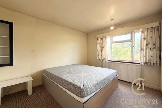19, Cedars Drive, UXBRIDGE photo 3