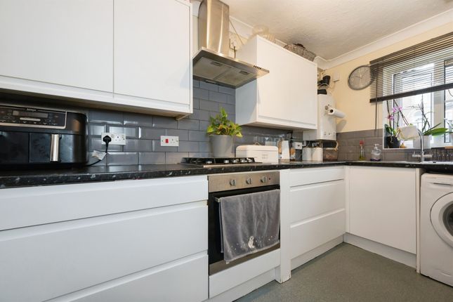 97, Glen Road, Southampton photo 4