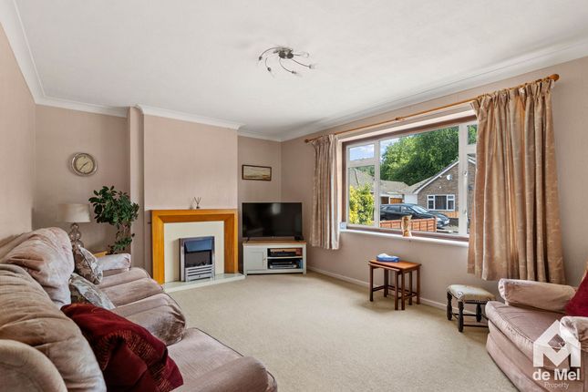17, Kingsmead Close, Cheltenham photo 4