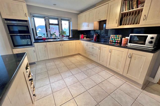 19, Hawthorn Avenue, Gillingham photo 3