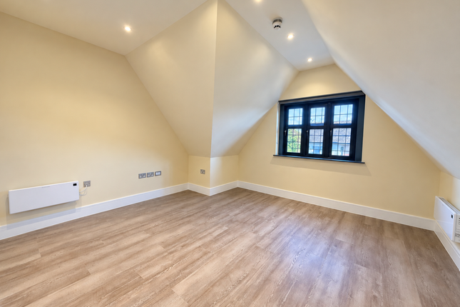 Carlyle Road, Ealing photo 4