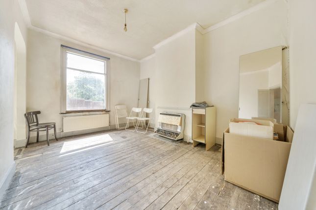 Flat for sale in Miles Road, Mitcham