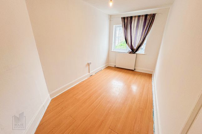 Room to rent in Hoe Lane, Enfield