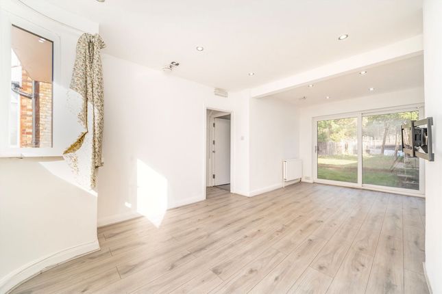 Woodhouse Avenue, Greenford photo 3