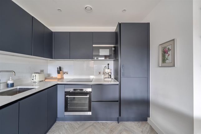 Flat 3, Raphis Court, 2, Hermitage Lane, London photo 4