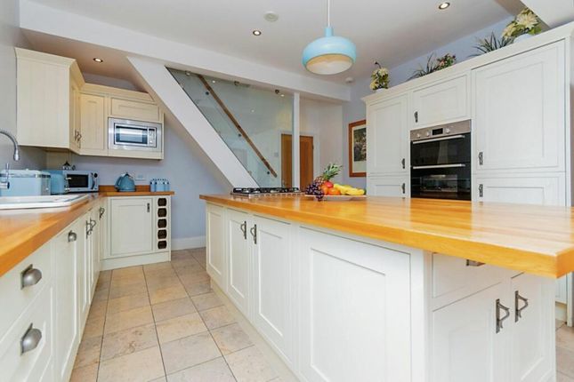 9, Thomas Street, Glossop photo 3